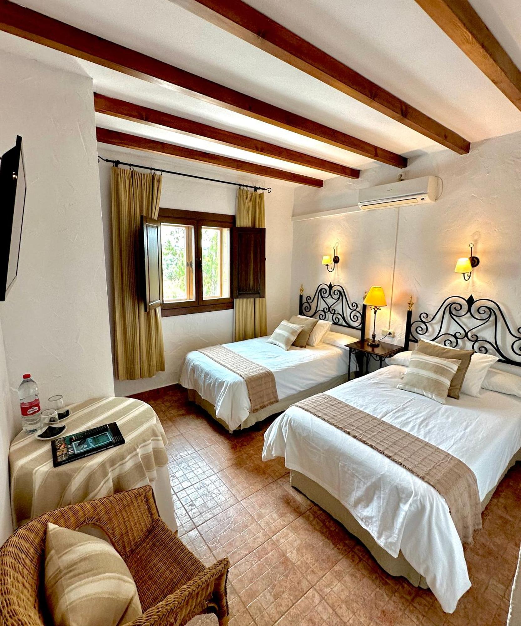 Hotel Rural La Paloma Villanueva de Tapia Buitenkant foto